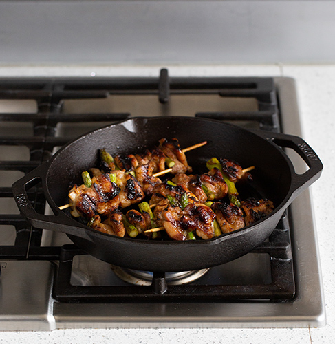 Poêle rainurée en fonte 26 cm pas cher : griller steak, viandes et  saucisses, Casseroles et poêles