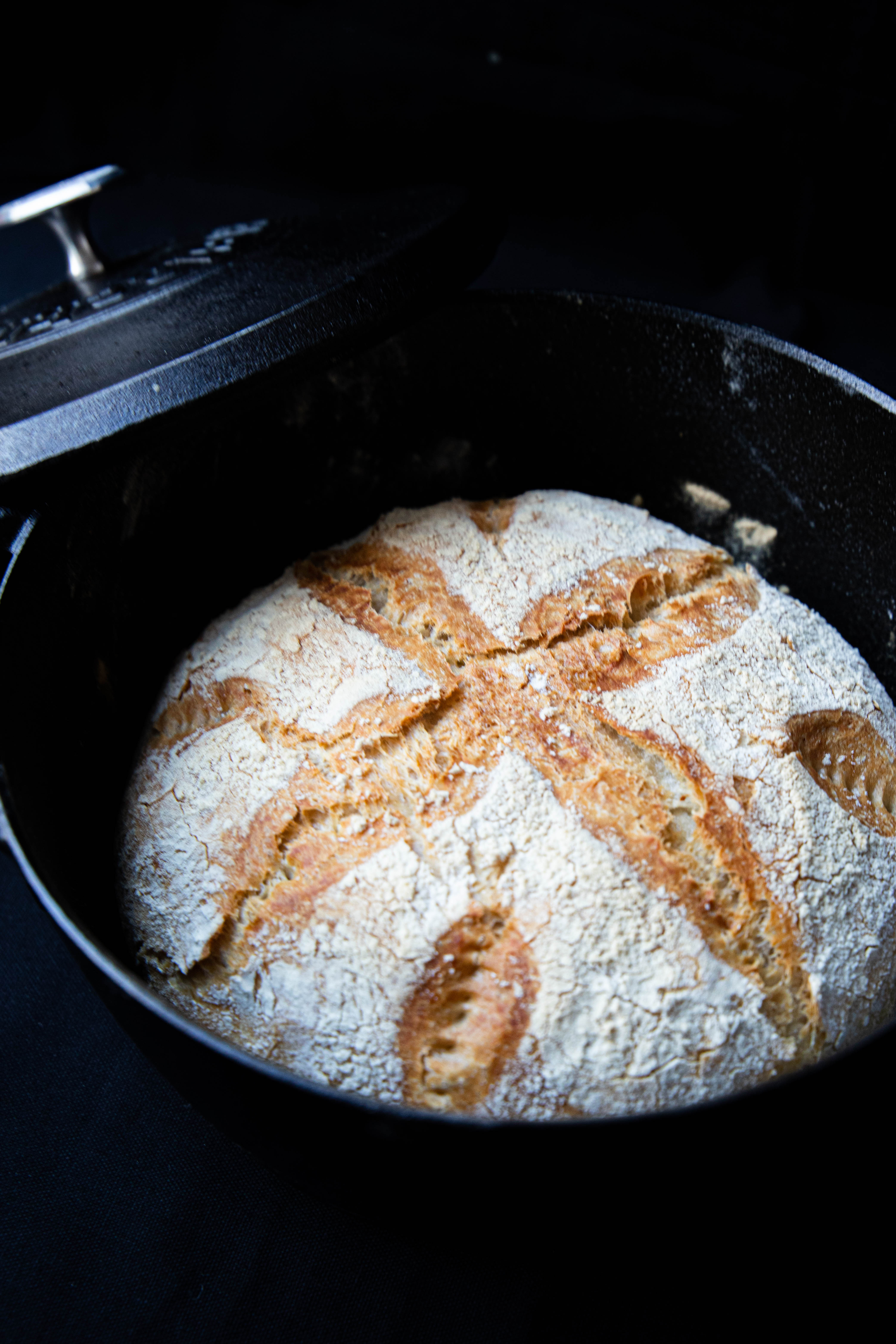 pain à la cocotte en fonte – pain cocotte levure fraîche – Schleun