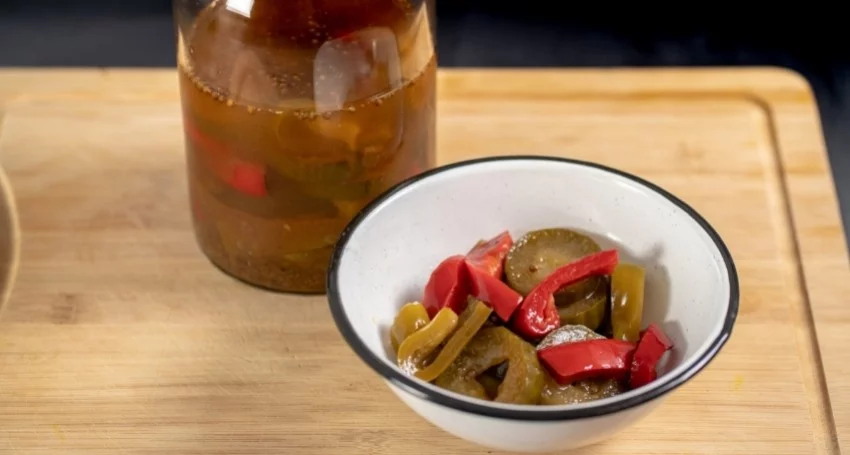 Pickles de concombres et poivrons aux 4 épices