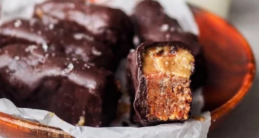 Barres végétaliennes au chocolat et au caramel