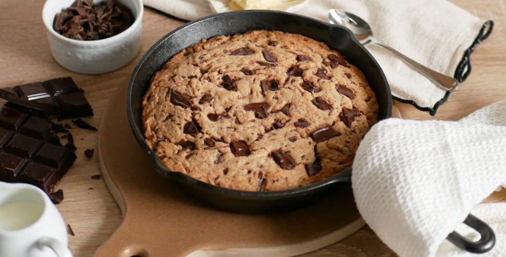 Cookie XXL doré à l’extérieur et fondant à l’intérieur