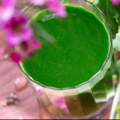 Jus vert The Cure au céleri, persil et épinards