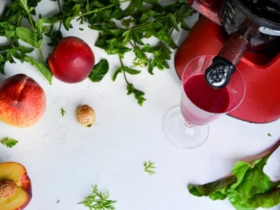 Recette de jus de pêche à l’extracteur n°2 « We don’t need no education ! »