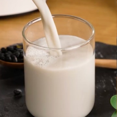 Lait de haricot noir à l'extracteur Kuvings 